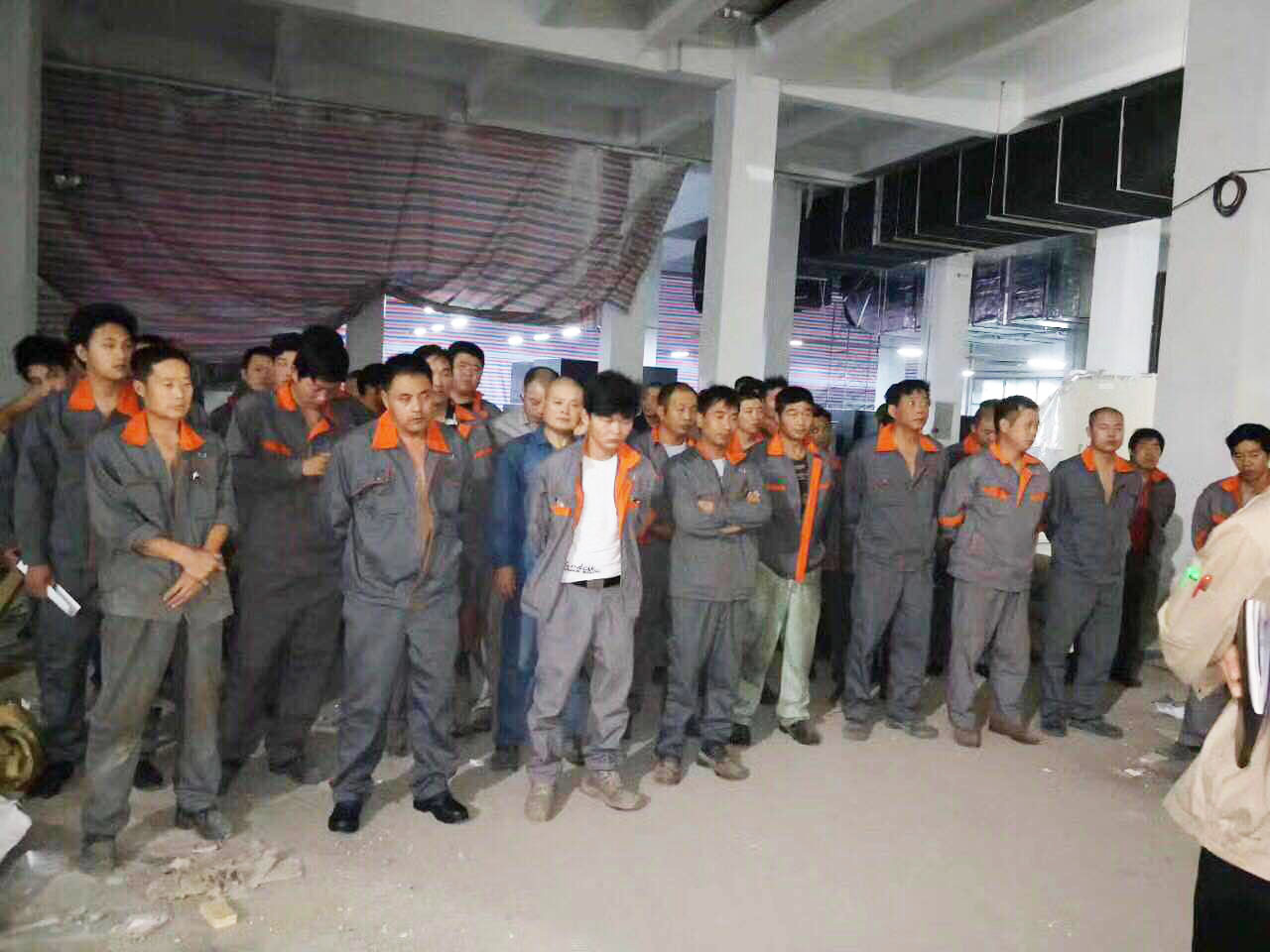 工程开工时，安全、技术交底